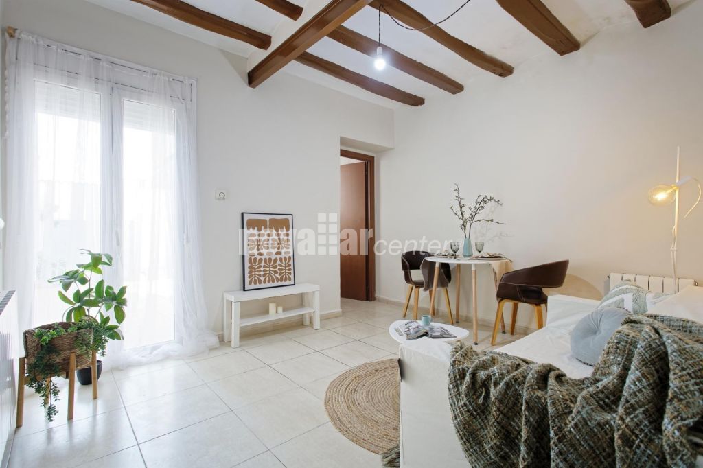 CASA ADOSADA EN PLENO CENTRO CON PATIO Y TERRAZA.