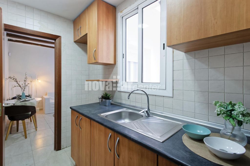 CASA ADOSADA EN PLENO CENTRO CON PATIO Y TERRAZA.