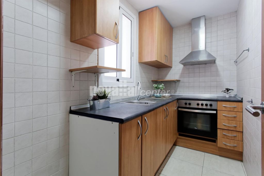 CASA ADOSADA EN PLENO CENTRO CON PATIO Y TERRAZA.