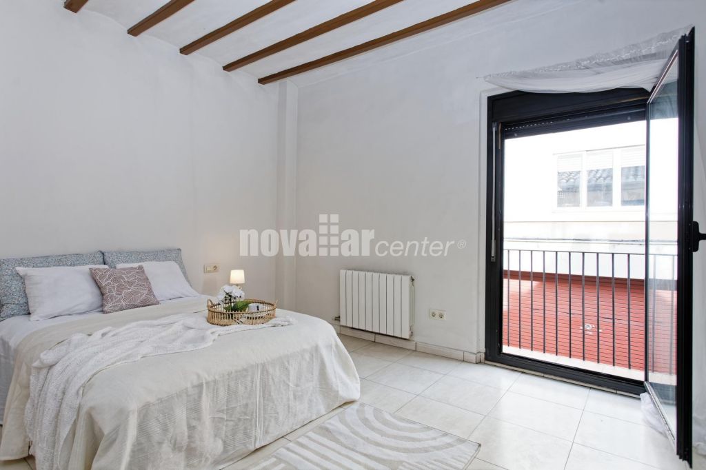 CASA ADOSADA EN PLENO CENTRO CON PATIO Y TERRAZA.