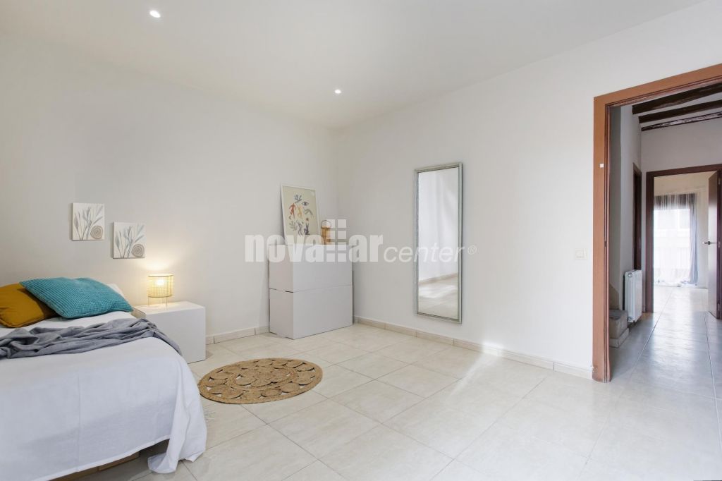 CASA ADOSADA EN PLENO CENTRO CON PATIO Y TERRAZA.