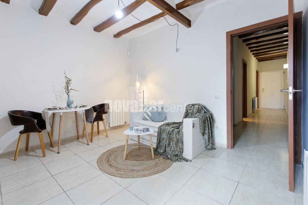 CASA ADOSADA EN PLENO CENTRO CON PATIO Y TERRAZA.