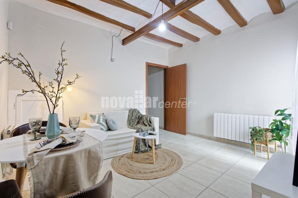 CASA ADOSADA EN PLENO CENTRO CON PATIO Y TERRAZA.