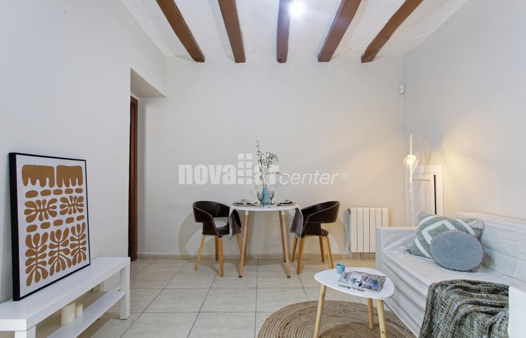 CASA ADOSADA EN PLENO CENTRO CON PATIO Y TERRAZA.