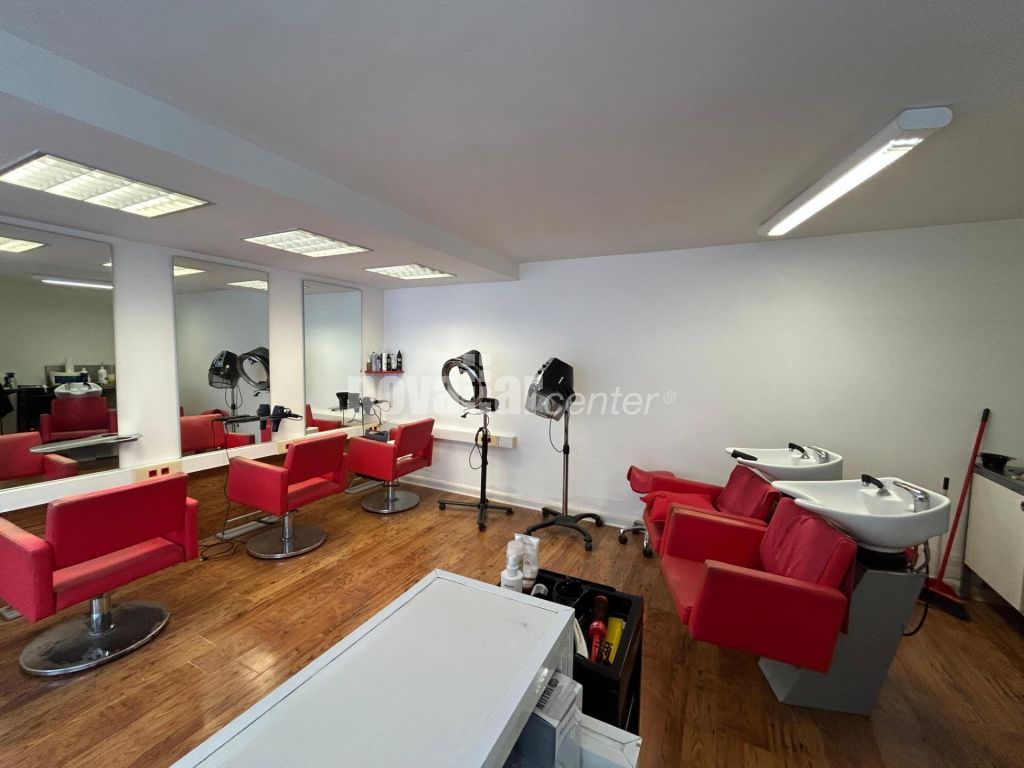 PERRUQUERIA MUNTADA EN LLOGUER