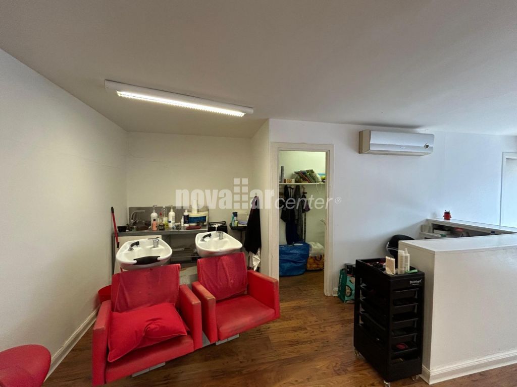 PERRUQUERIA MUNTADA EN LLOGUER