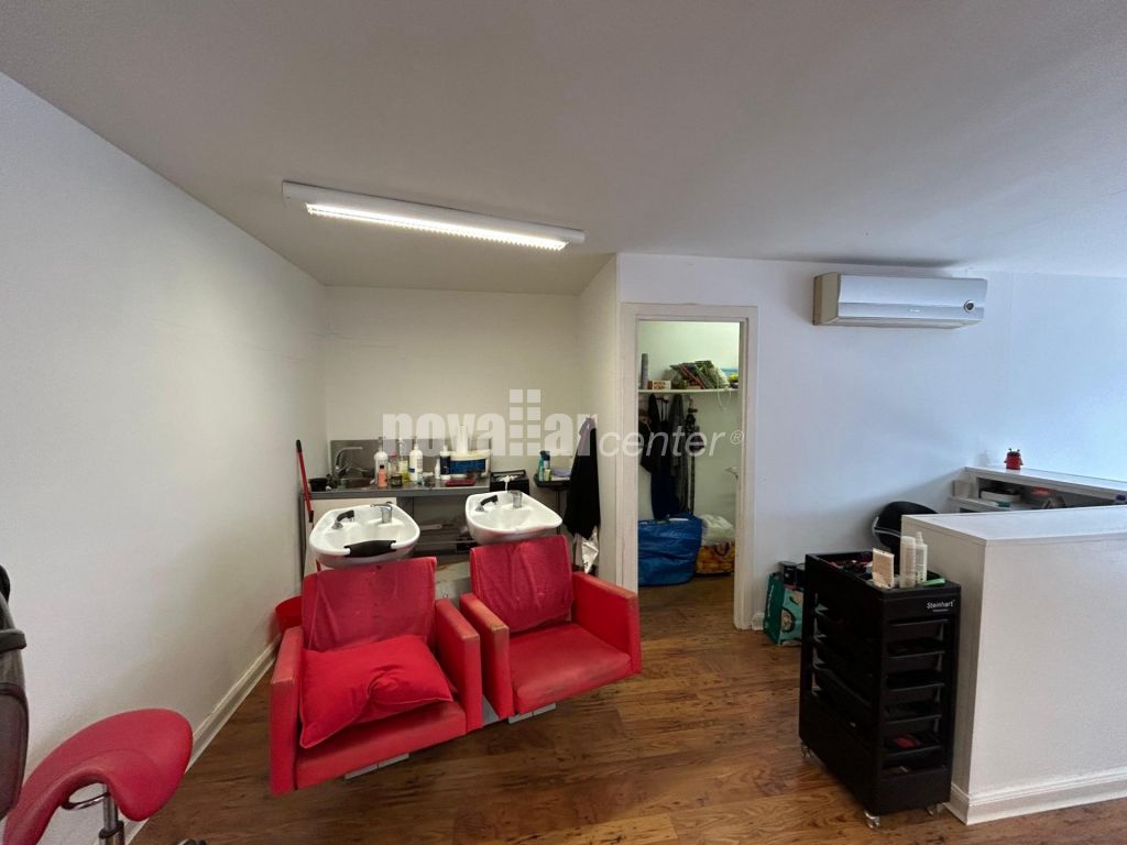 PERRUQUERIA MUNTADA EN LLOGUER