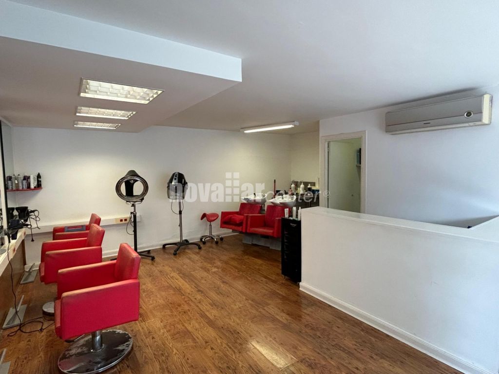 PERRUQUERIA MUNTADA EN LLOGUER