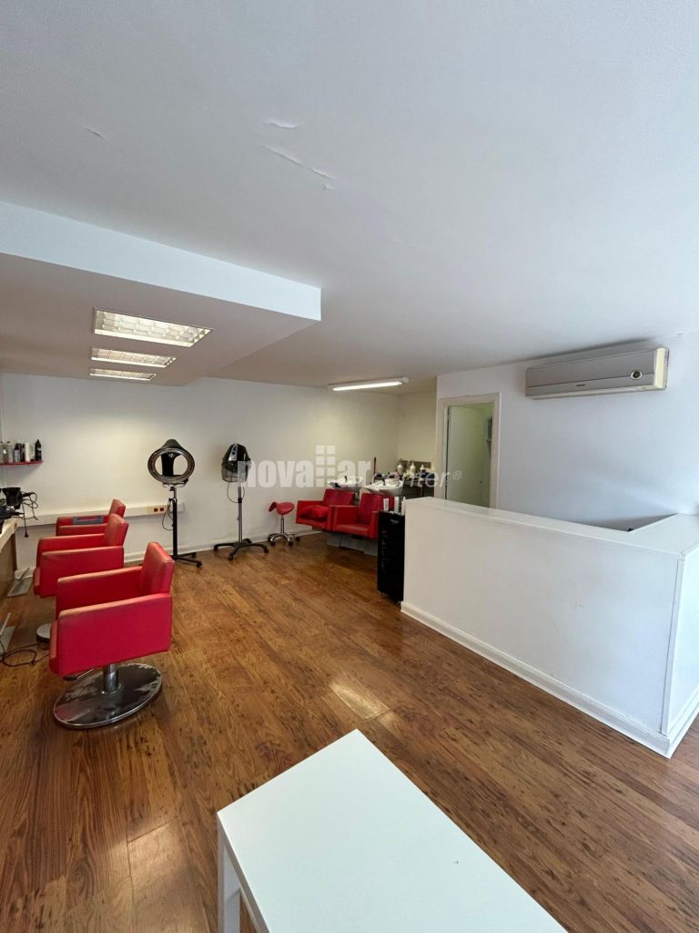 PERRUQUERIA MUNTADA EN LLOGUER