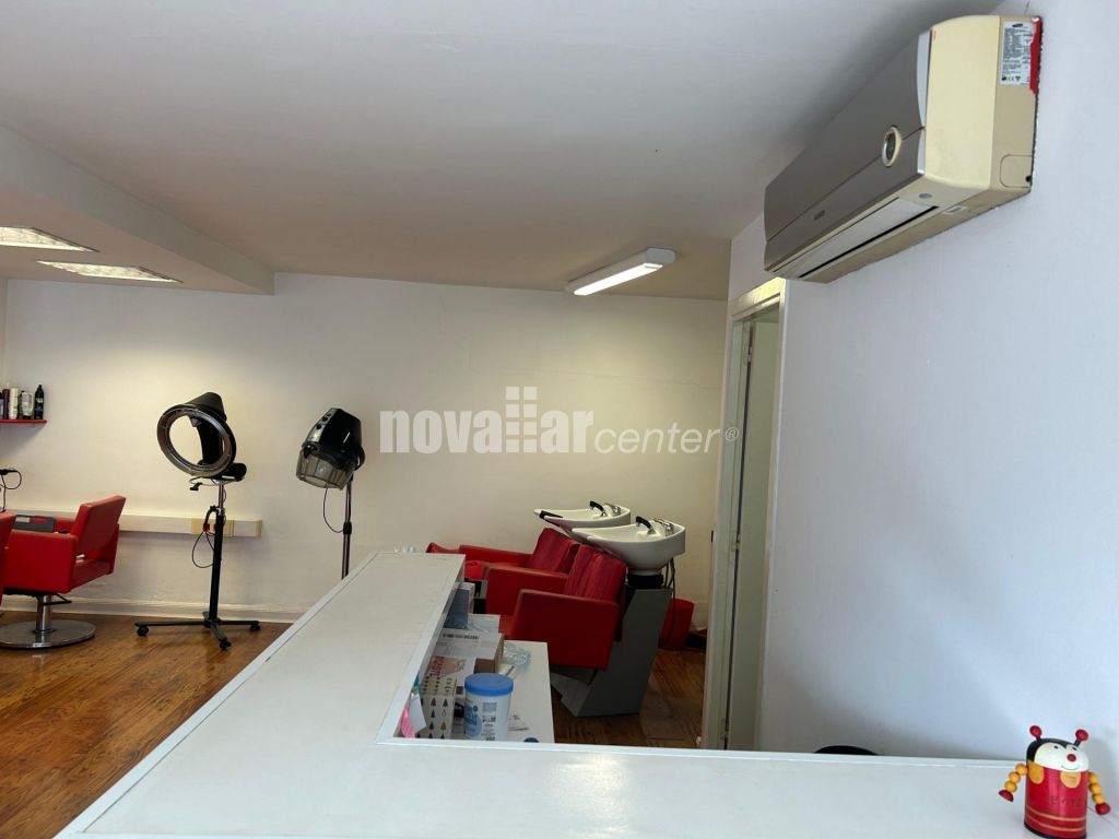 PERRUQUERIA MUNTADA EN LLOGUER