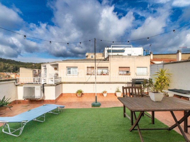 MAGNIFIC DÚPLEX A POBLE NOU. 3 HABITACIONS I ESTUDI AMB AMPLIA TERRASSA.