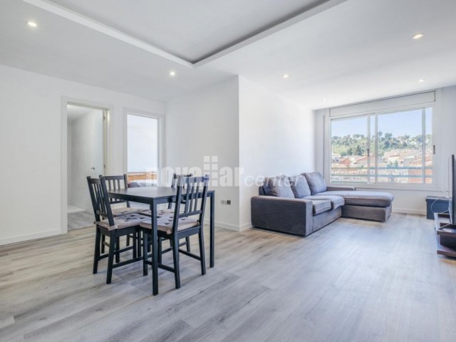ATICO TOTALMENTE REFORMADO A ESTRENAR. MUY LUMINOSO. 3 HABITACIONES.
