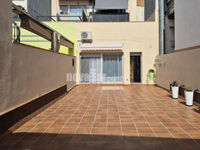 FANTASTICA PLANTA BAIXA DE 3 HABITACIONS (2 DOBLES), AMB GRAN PATI. PARQUING OPCIONAL.