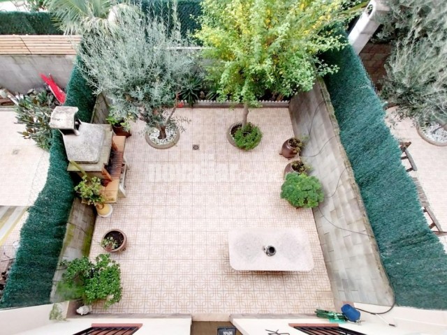 CASA ADOSADA AMB PATI DE 34M² A LA GRIPIA, 3 HAB. DOBLES + ESTUDI DE 55M² AMB LLAR DE FOC. AMPLI GARATGE