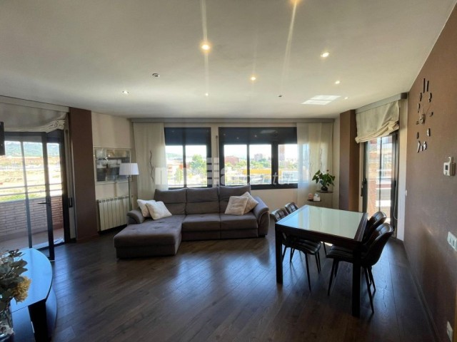 ESPECTACULAR DUPLEX DE 3 HABITACIONES + ESTUDIO. 2 TERRAZAS Y BALCON.