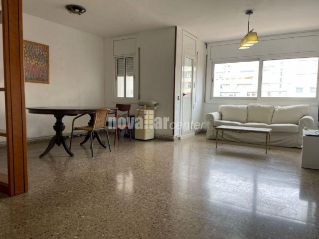 FANTASTICO PISO DE 3 HABITACIONES. FINCA CON ASCENSOR, EN ZONA ESCOLES.