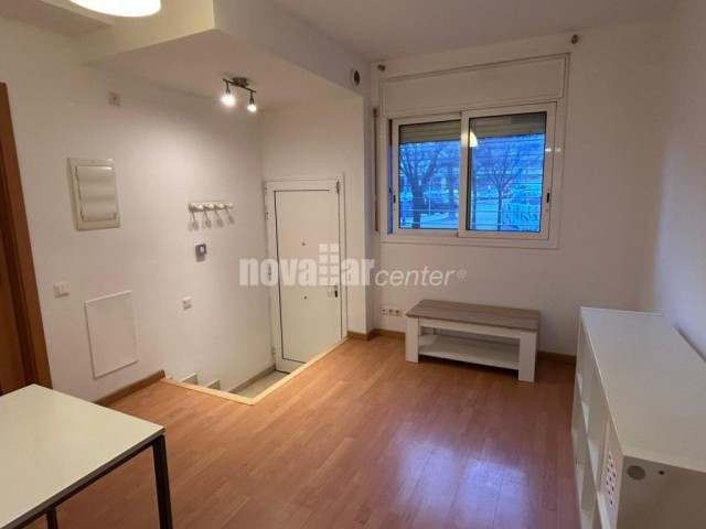 PLANTA BAJA SEMINUEVA, ENTRADA INDEPENDIENTE. 1 HABITACIÓN. PARQUING OPCIONAL.