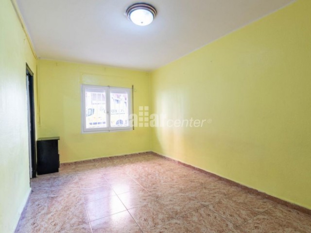 PLANTA BAIXA PER A POSAR AL TEU GUST. DE 4 HABITACIONS. CUINA INDEPENDENT AMB GALERIA.