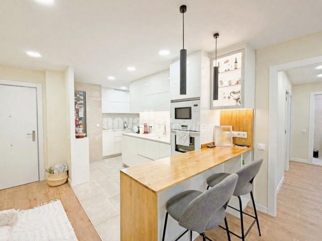 PISO TOTALMENTE REFORMADO. LUMINOSO. ASCENSOR. 4 HABITACIONES.