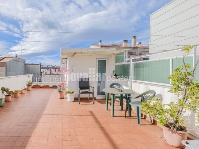 DÚPLEX MUY AMPLIO, 5 HABITACIONES. BALCÓN Y TERRAZAS. SEGUNDO PISO SIN ASCENSOR.