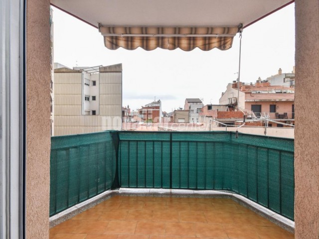 PISO DE 3 HABITACIONES Y BALCÓN CON ORIENTACIÓN SUR