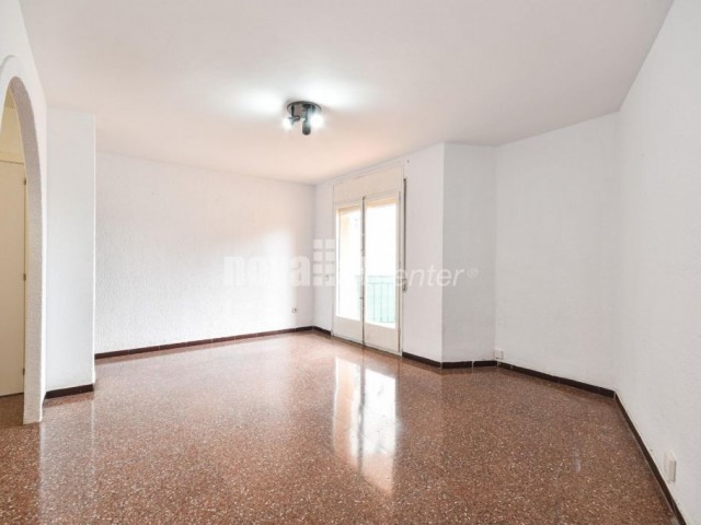 PISO DE 3 HABITACIONES Y BALCÓN CON ORIENTACIÓN SUR