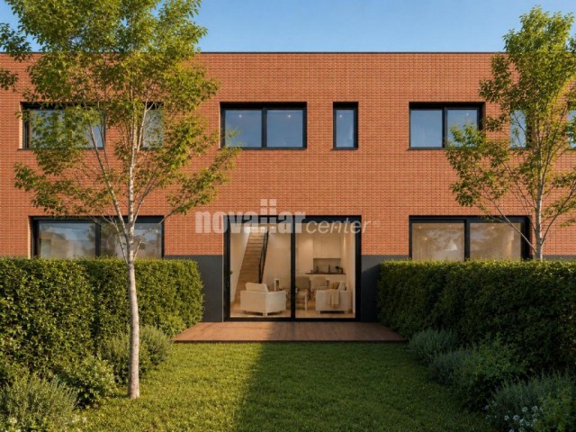 PROMOCIÓN DE 3 CASAS DE 3 HABITACIONES CON GARAJE Y PATIO DE 47M EN POBLENOU