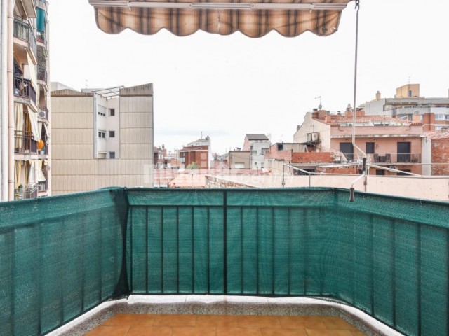 PISO DE 3 HABITACIONES Y BALCÓN CON ORIENTACIÓN SUR