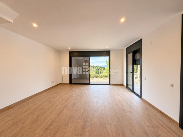CASA A ESTRENAR DE 4 HABITACIONES Y ZONA PARQUING