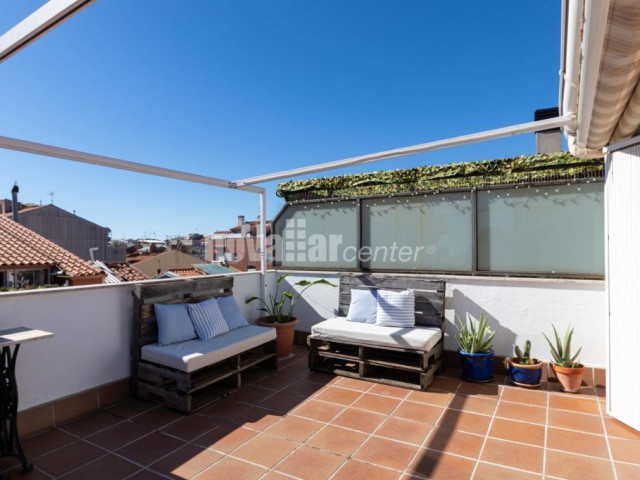 ATICO / DUPLEX EN ESCUELAS, JUNTO ZONA UNIVERSITARIA. 4 HABITACIONES + ESTUDIO. TERRAZA. ORIENTADO A SUR.