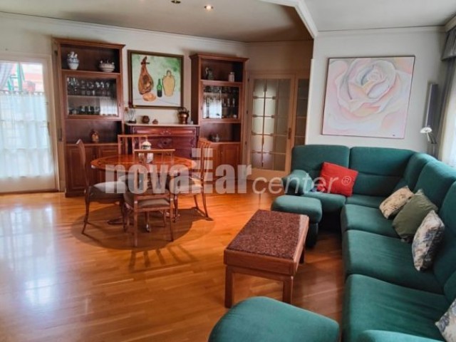 Amplia casa con terraza en Sant Pere Nord