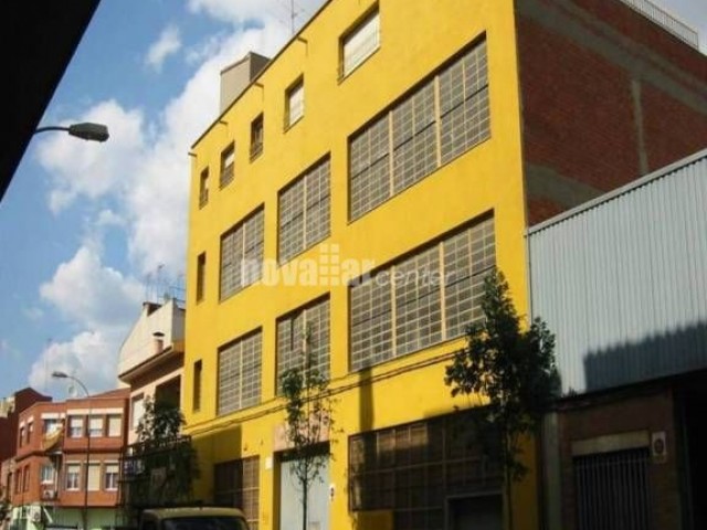 Edificio industrial en alquiler en Can Palet