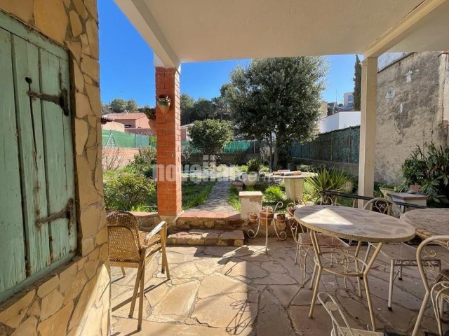 CASA AMB AMPLI JARDI A CAN GONTERES