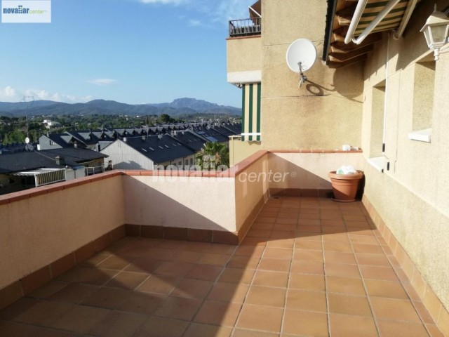 ÁTICO CON PISCINA COMUNITARIA EN CAN TRIAS