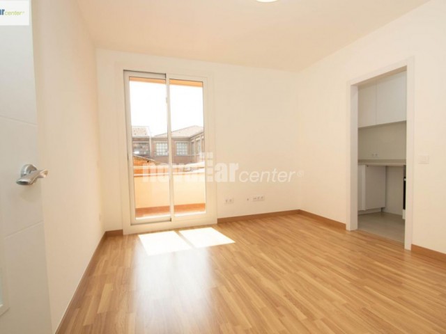 LLUMINÓS PIS DE 3 HABITACIONS I BALCÓ