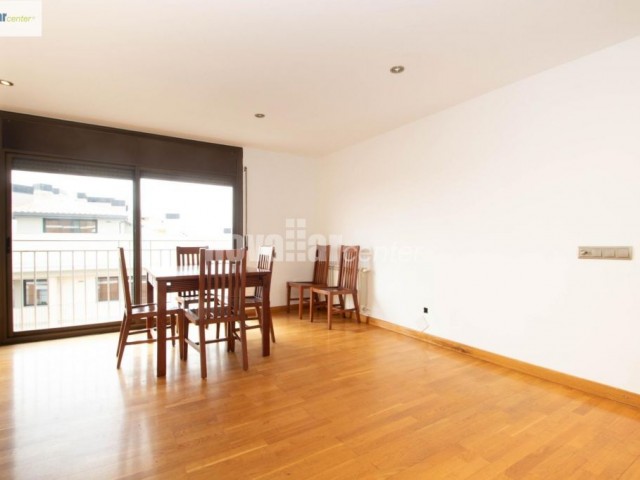 LLUMINÓS PIS DE 4 HABITACIONS A LA ZONA D