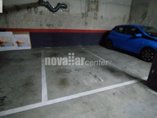 PLAZA DE PARKING EN LA ZONA ESPORTIVA A TOCAR DE FGC NACIONS UNIDES