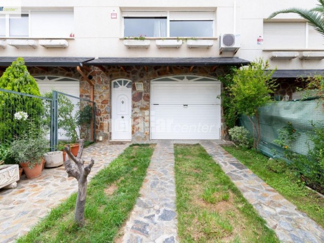 CASA DE 4 HABITACIONS AMB PATI, TERRASSA I GARATGE DOBLE A VILADECAVALLS