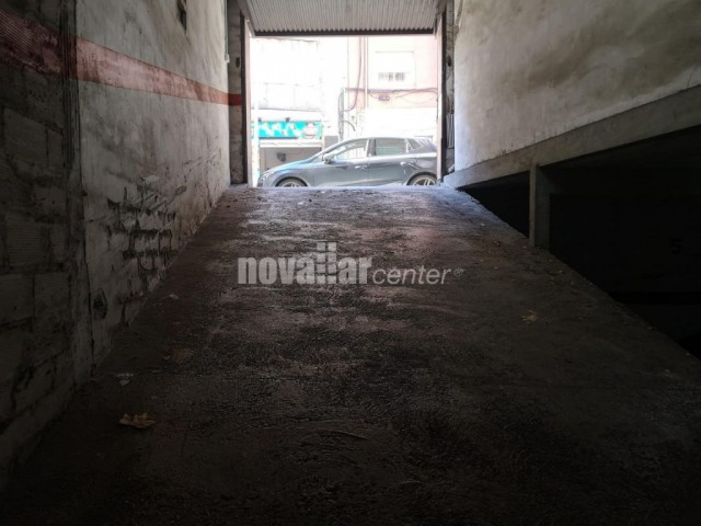 PACK DE 5 PLAZAS DE PARKING EN ZONA ESCOLES