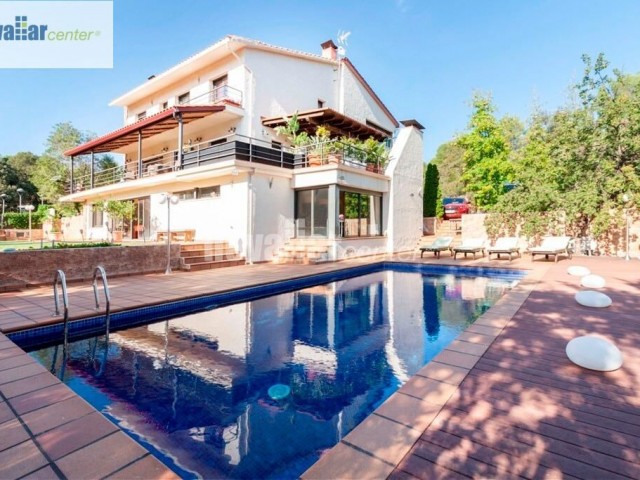 ESPECTACULAR CASA CON PISCINA EN MATADEPERA