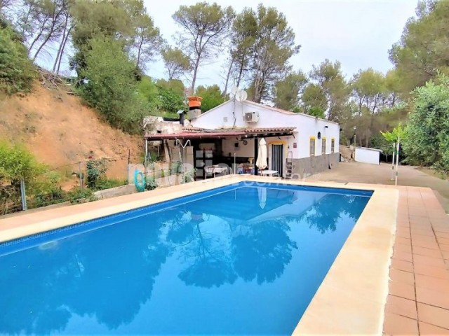 Casa a Can Carreras Rubí, amb piscina i parcela de 12.000m²
